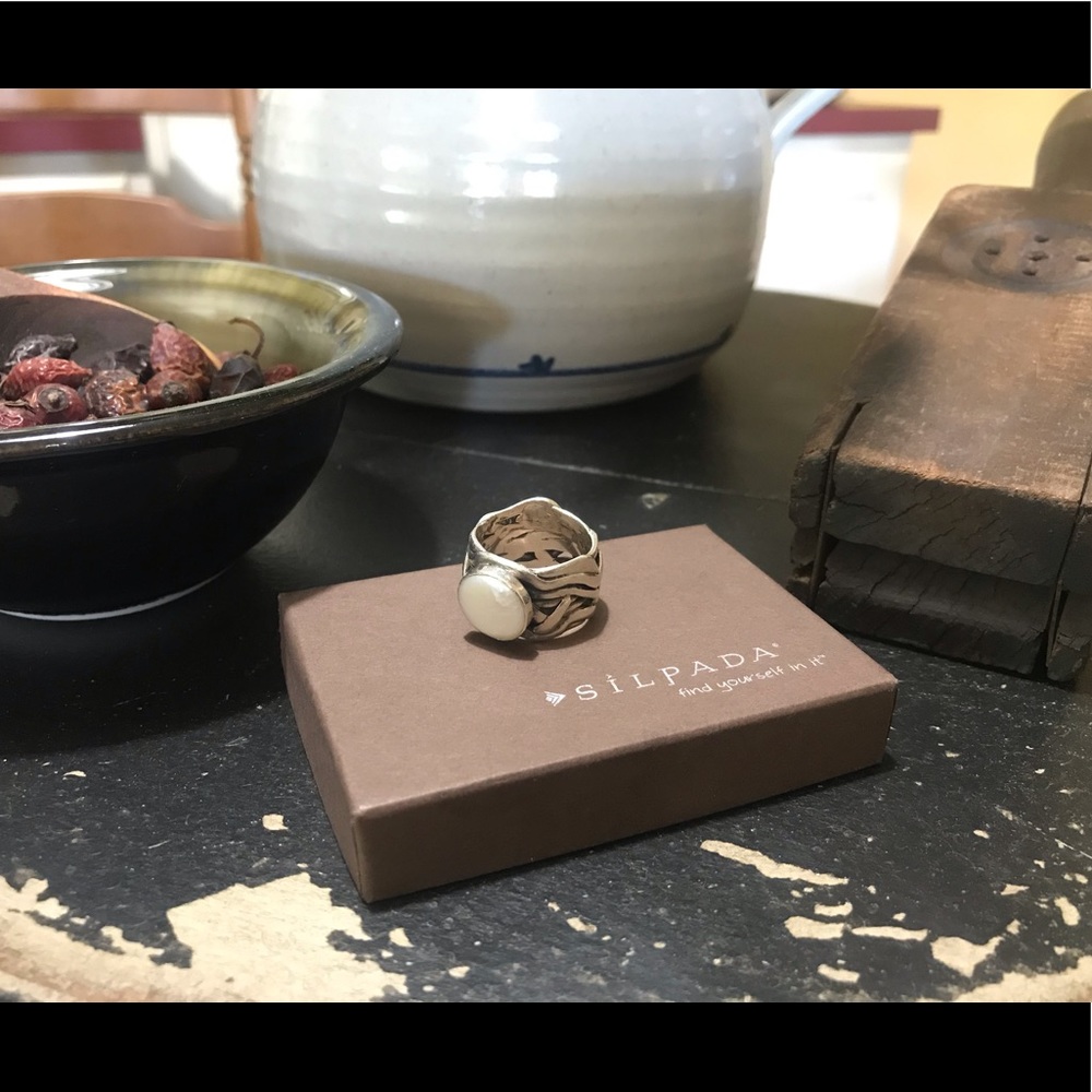 🌷 Retired Silpada ring